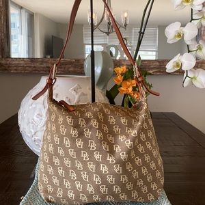 🌺Dooney & Bourke Tote (Brown & Tan) w/Gold Hardware.